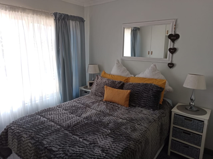 2 Bedroom Property for Sale in Hartenbos Central Western Cape